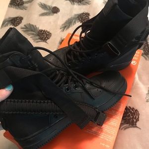 Women’s Air Force 1  size 7!